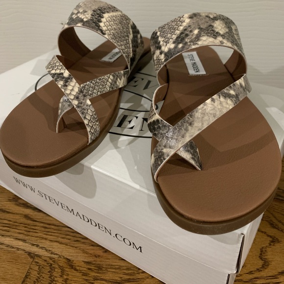 Steve Madden Athens Strappy Flat Sandal Natural Snake Faux Leather - Picture 5 of 5